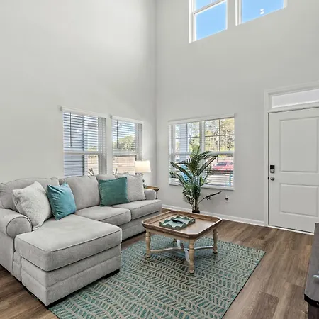 3Br, Golf, Arcade, Board Games, Beach, Fishing!